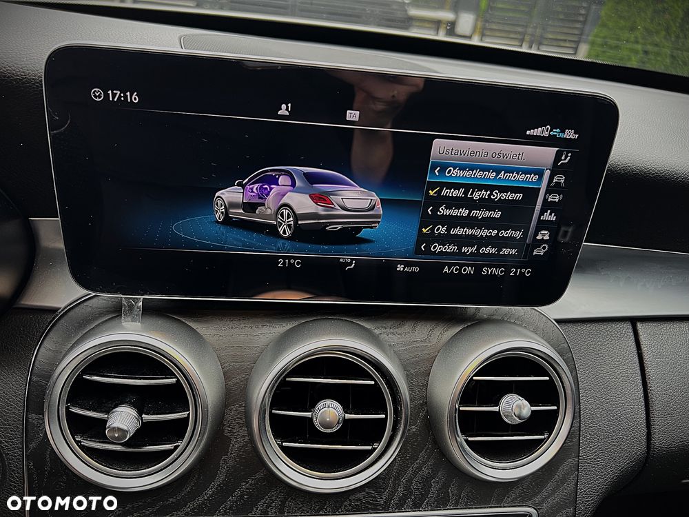 Mercedes-Benz Klasa C 200 4Matic 9G-TRONIC - 34