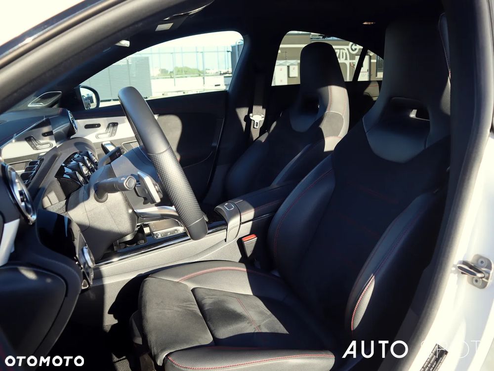 Mercedes-Benz CLA 250 4-Matic AMG Line 7G-DCT - 20