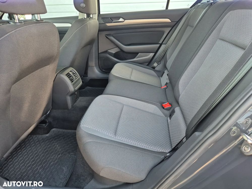 Volkswagen Passat 1.5 TSI ACT Advance - 21