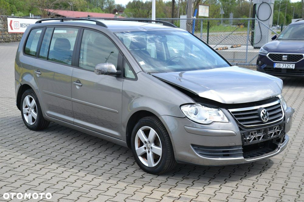 Volkswagen Touran - 1