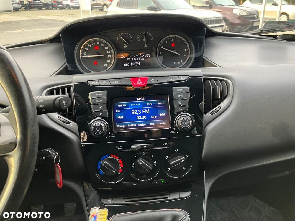 Lancia Ypsilon 1.2 8V Silver - 16