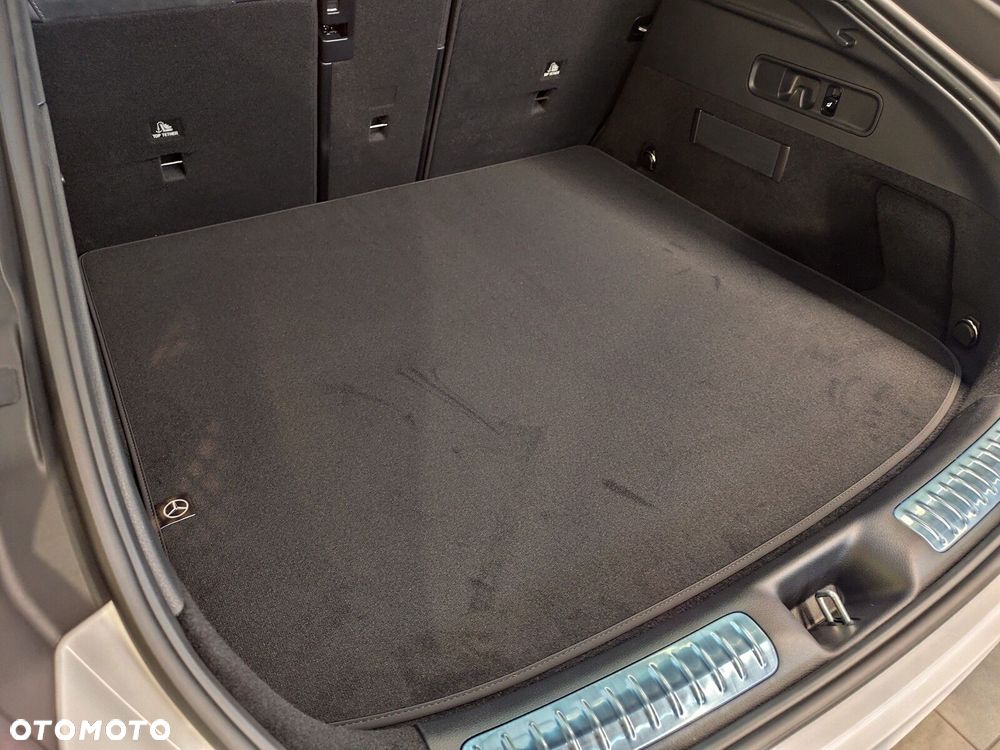 Mercedes-Benz GLC - 12