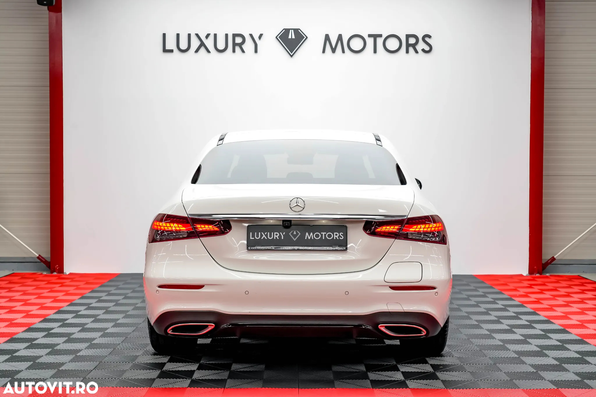 Mercedes-Benz E 300 de 9G-TRONIC AMG Line - 13