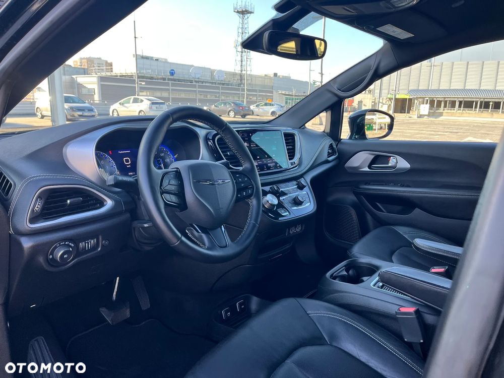 Chrysler Pacifica - 11