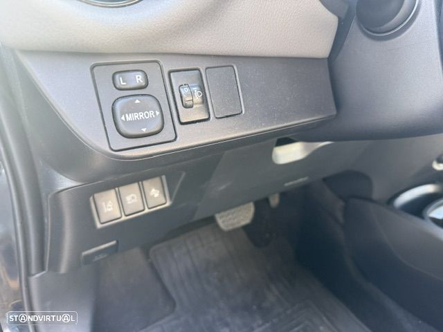 Toyota Yaris 1.5 HSD Comfort +P.Style+P.Techno - 12