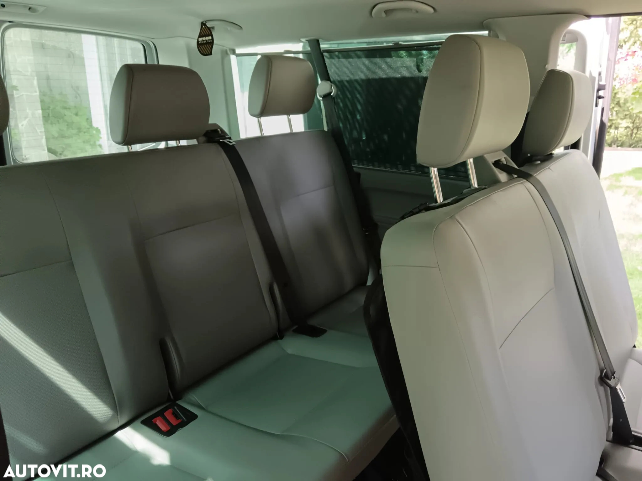 Volkswagen Caravelle - 24