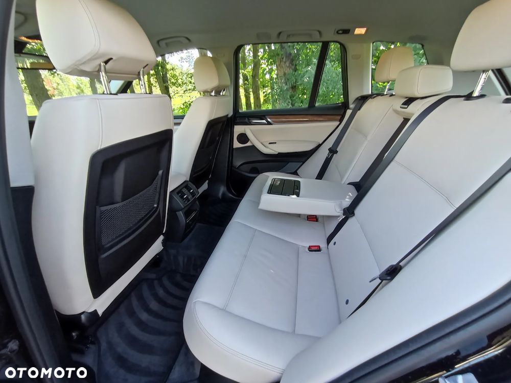 BMW X3 xDrive20i Advantage - 22