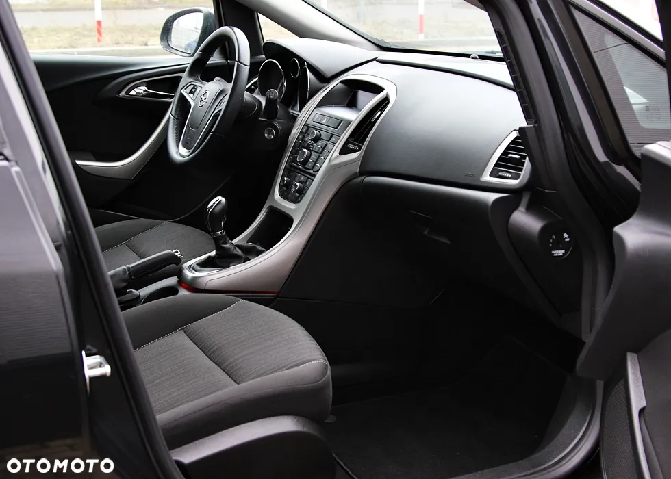 Opel Astra IV 1.4 T Cosmo - 27