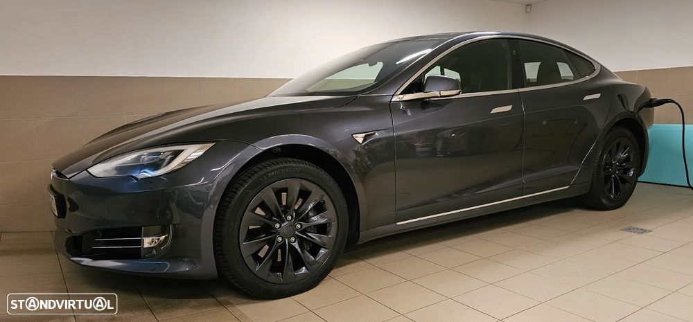 Tesla Model S - 9