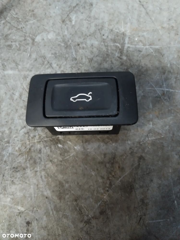 Przycisk zamykania klapy 4G0959831A - 1