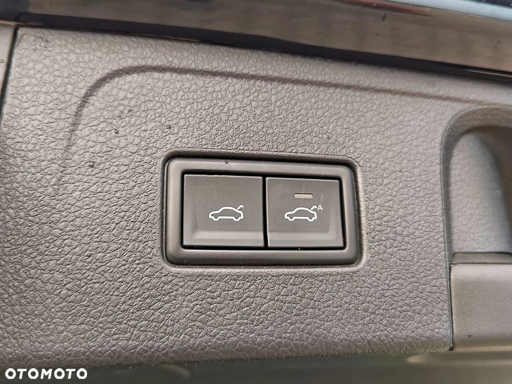 Volkswagen Passat Variant 2.0 TDI Elegance DSG - 15