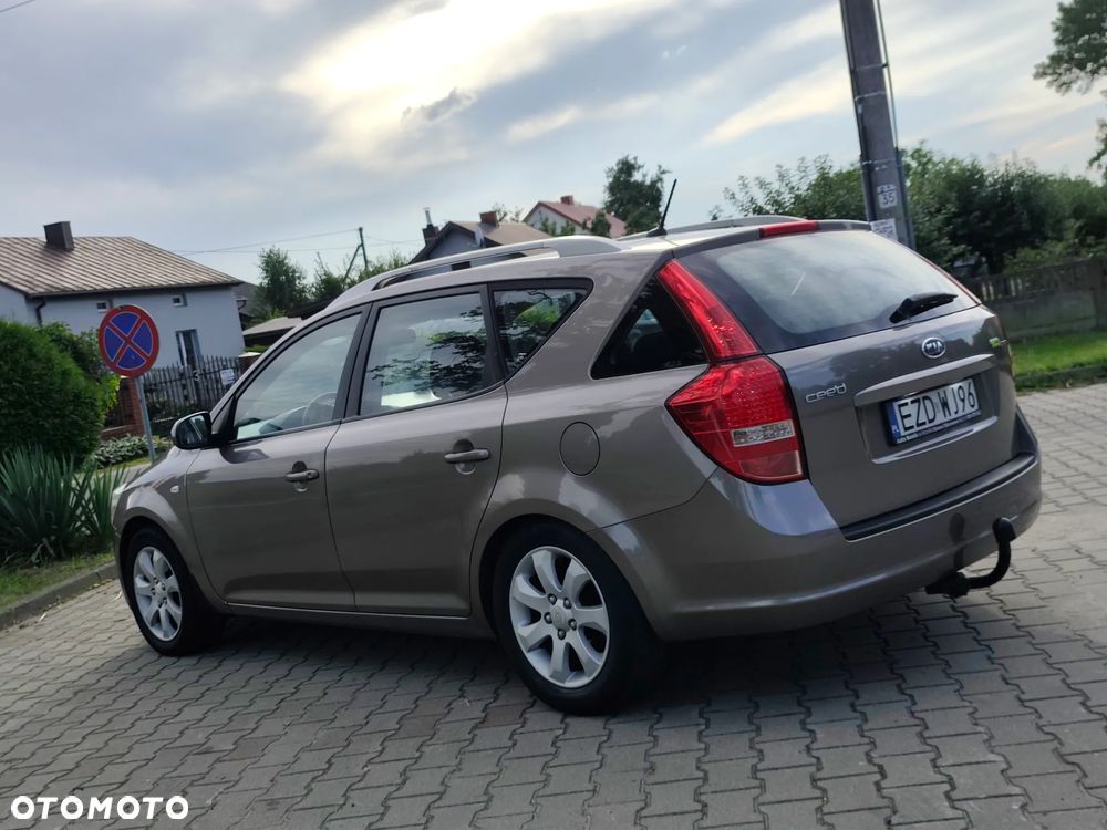 Kia Ceed 1.6 CRDi ISG Spirit - 11