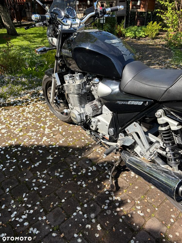 Yamaha XJR - 9
