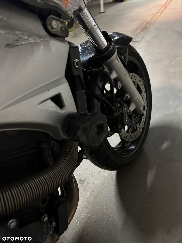 Suzuki GSR - 3