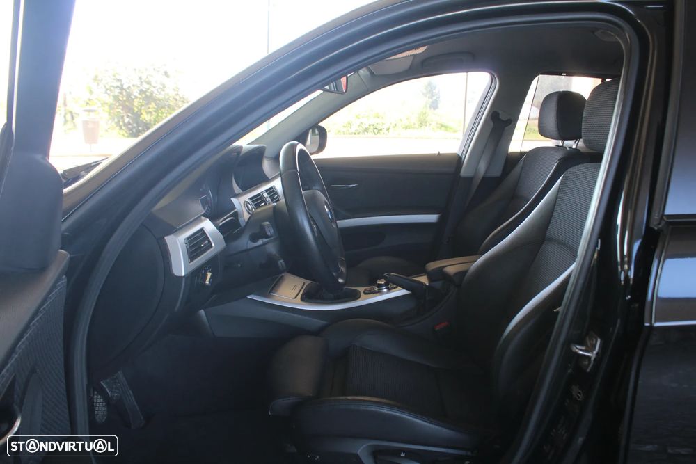BMW 318 d Line Sport - 42