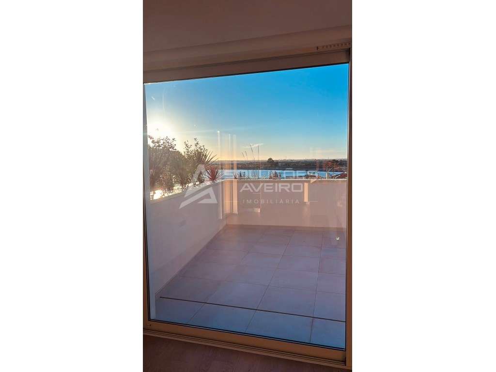 Apartamento T3 Penthouse no Alboi com Terraço e Vistas Ria de Aveiro! - Grande imagem: 2/9