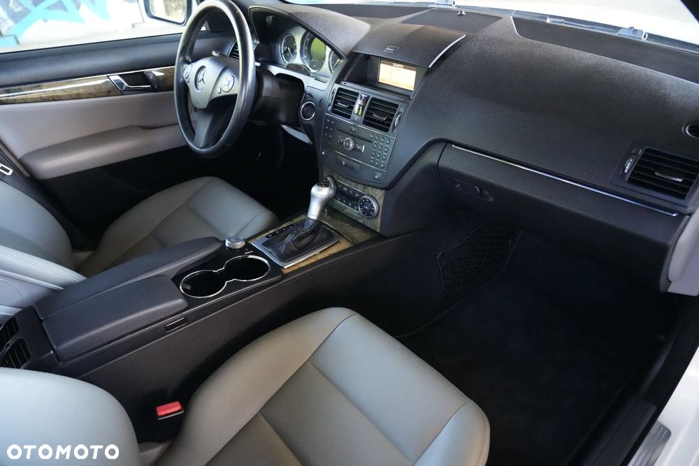 Mercedes-Benz Klasa C 350 7G-TRONIC SPORT EDITION - 23
