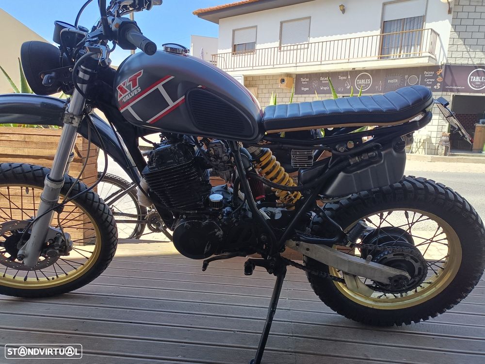 Yamaha XT - 15