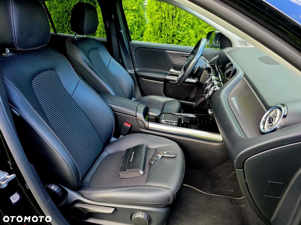Mercedes-Benz GLA 180 7G-DCT - 14