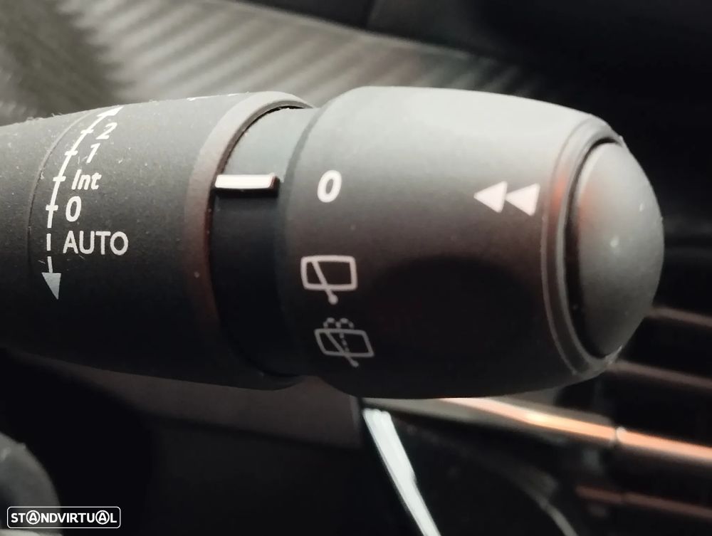 Peugeot 208 1.2 Hybrid Allure e-DCS6 - 23