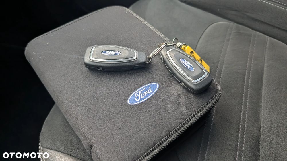 Ford Kuga 1.5 TDCi 2x4 ST-Line - 25