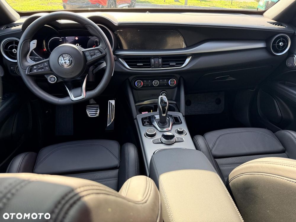 Alfa Romeo Stelvio - 12