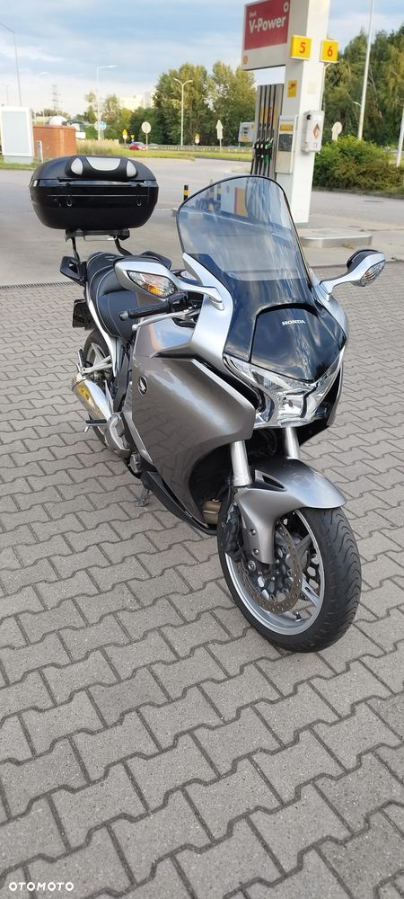 Honda VFR - 4