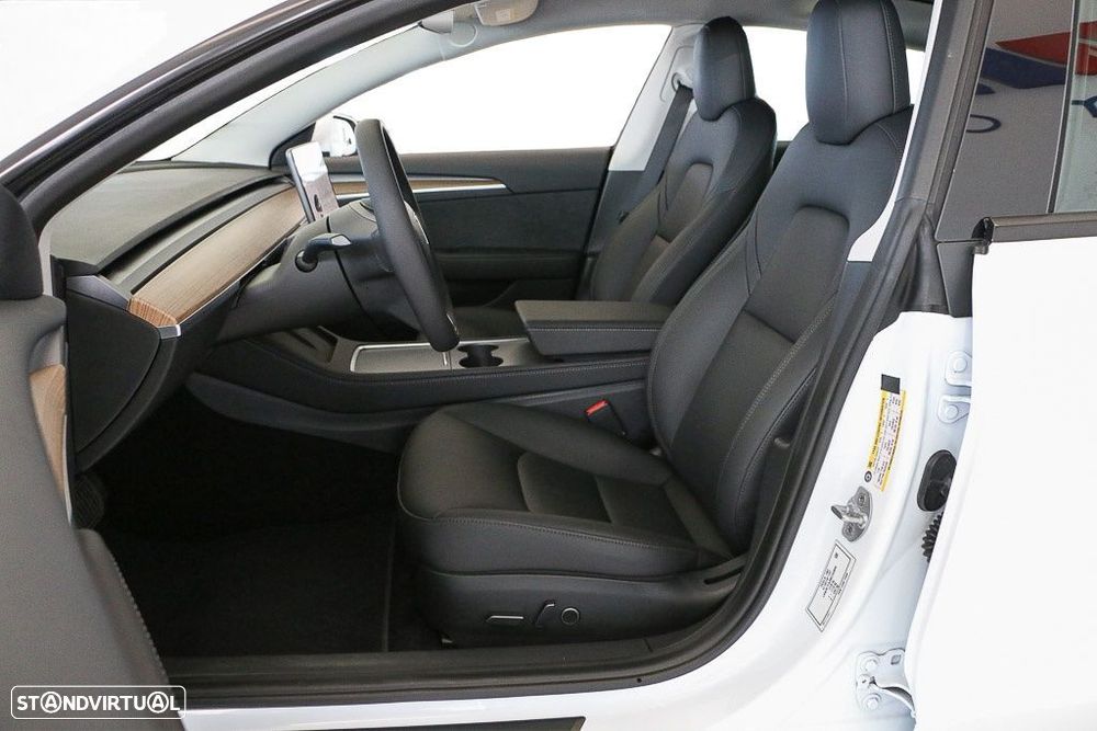 Tesla Model 3 - 10