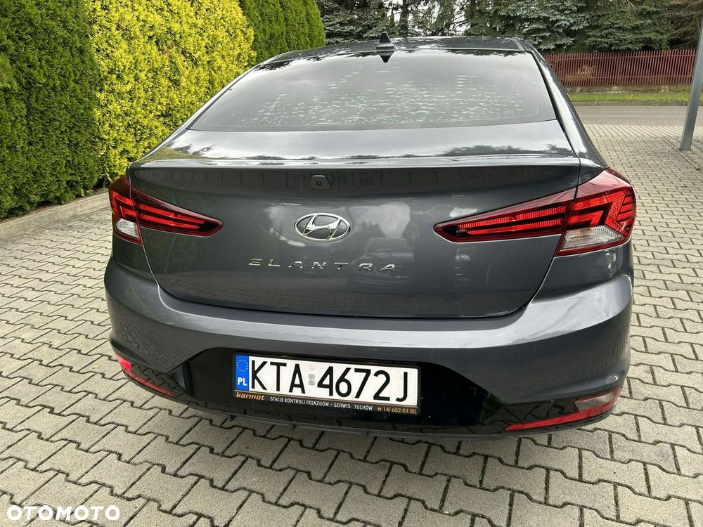 Hyundai Elantra - 12