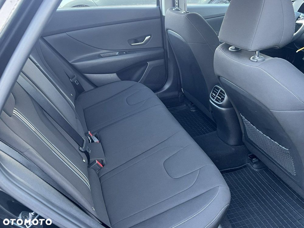 Hyundai Elantra - 12