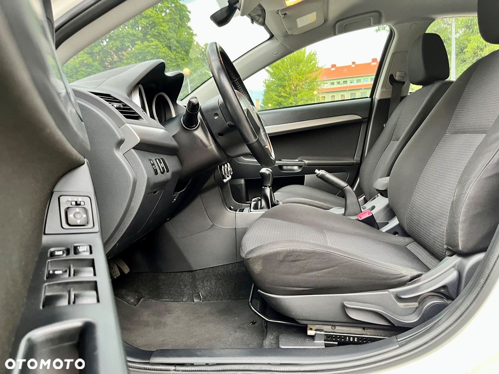 Mitsubishi Lancer 1.5 Inform - 18