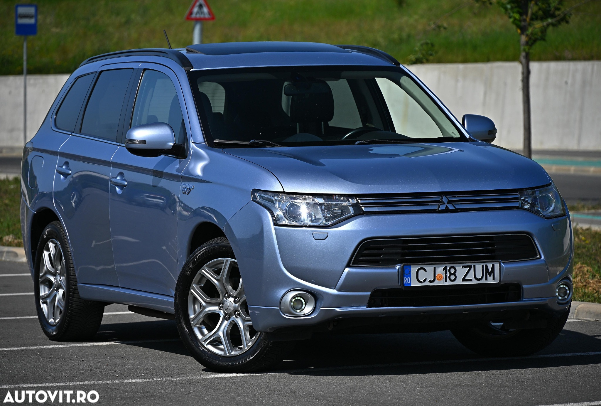 Mitsubishi Outlander 2.0 4WD Plug-In Hybrid - 2