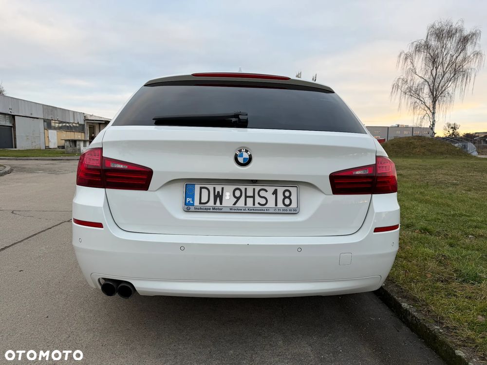 BMW Seria 5 528i xDrive Luxury Line - 4