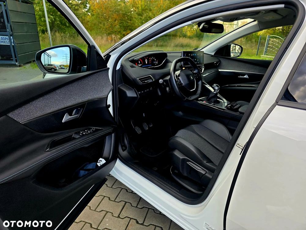 Peugeot 3008 1.2 PureTech Allure S&S - 22
