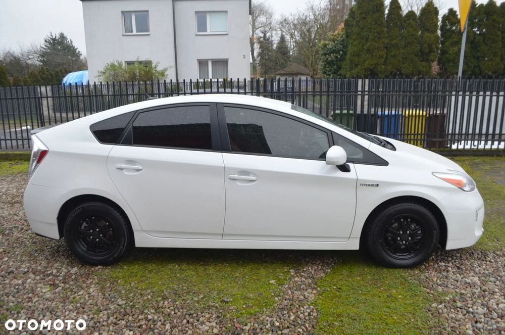 Toyota Prius (Hybrid) - 2
