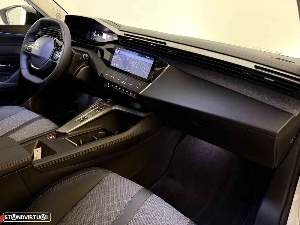 Peugeot 408 - 30