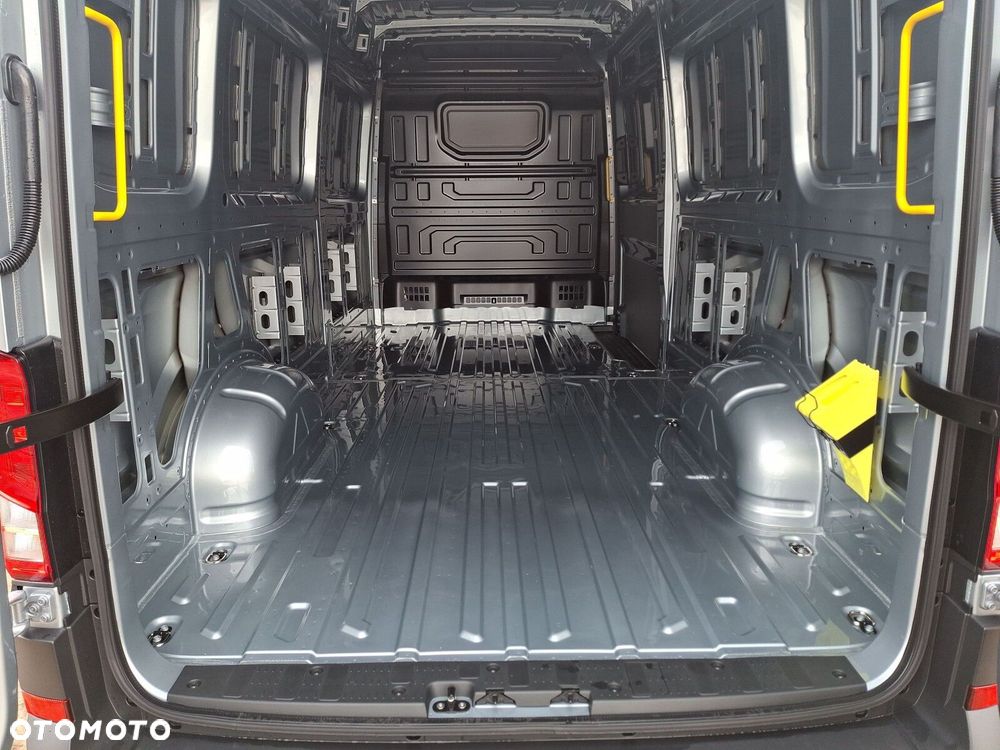 Volkswagen Crafter Furgon 4490 - 17