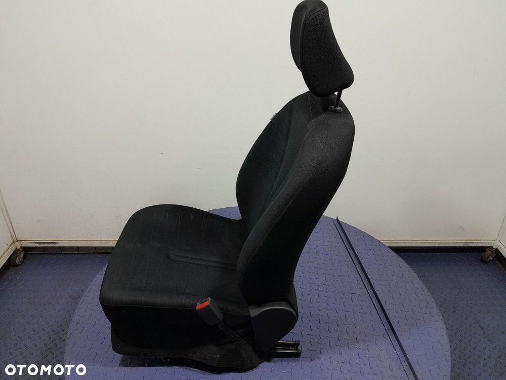 TOYOTA YARIS II FOTEL PRAWY PRZÓD PASAŻERA. - 7
