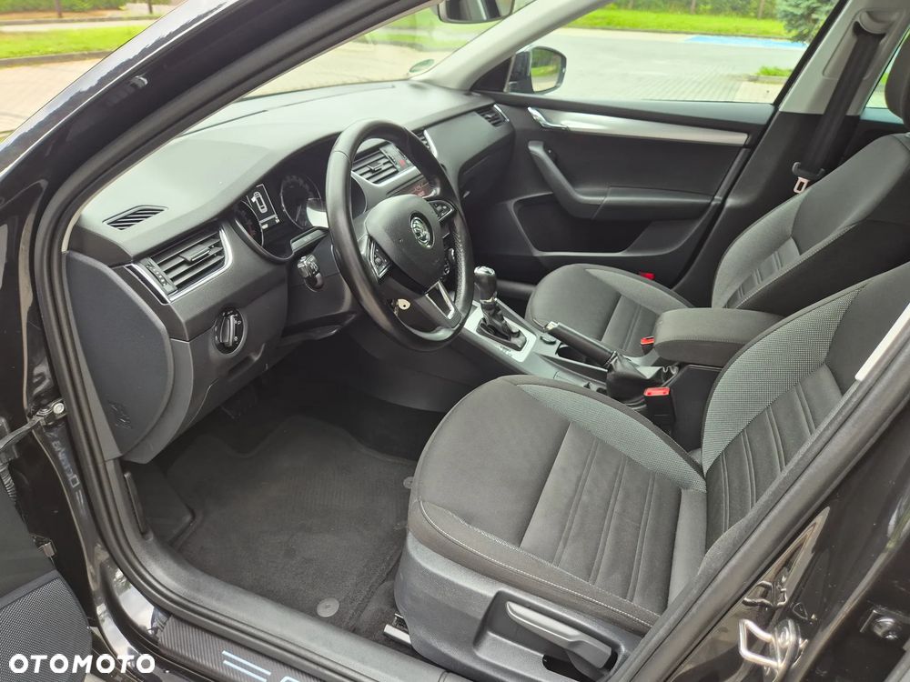 Skoda Octavia 1.6 TDI DSG Ambition - 29