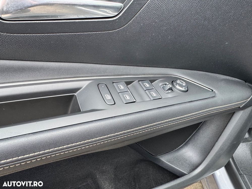 Peugeot 3008 PHEV 300 EAT8 4X4 GT - 32