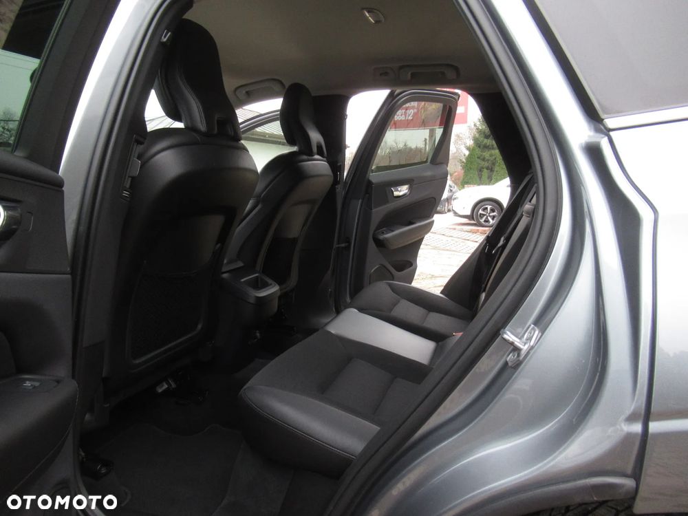 Volvo XC 60 T4 Momentum Pro - 7