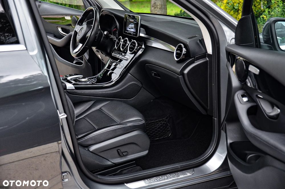 Mercedes-Benz GLC 250 4Matic 9G-TRONIC Exclusive - 30