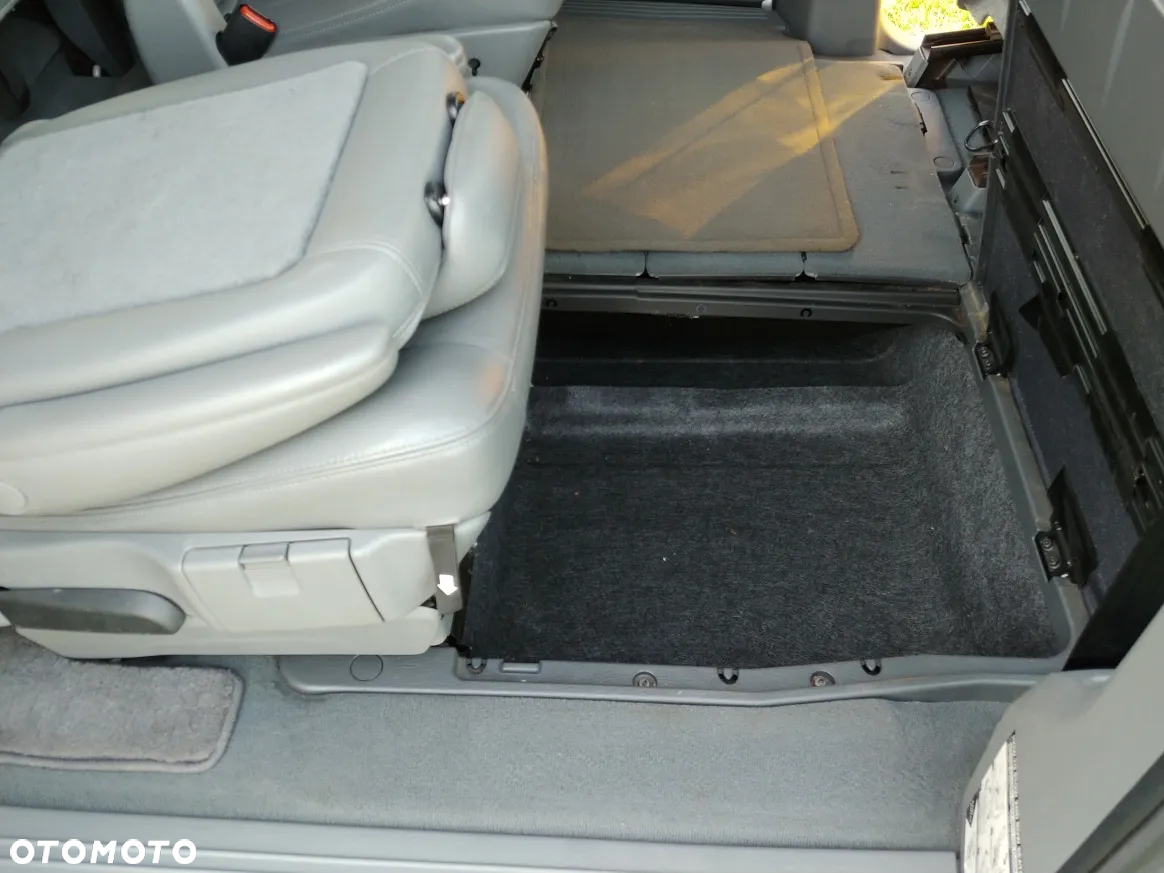 Chrysler Grand Voyager 3.3 Limited S&G - 28