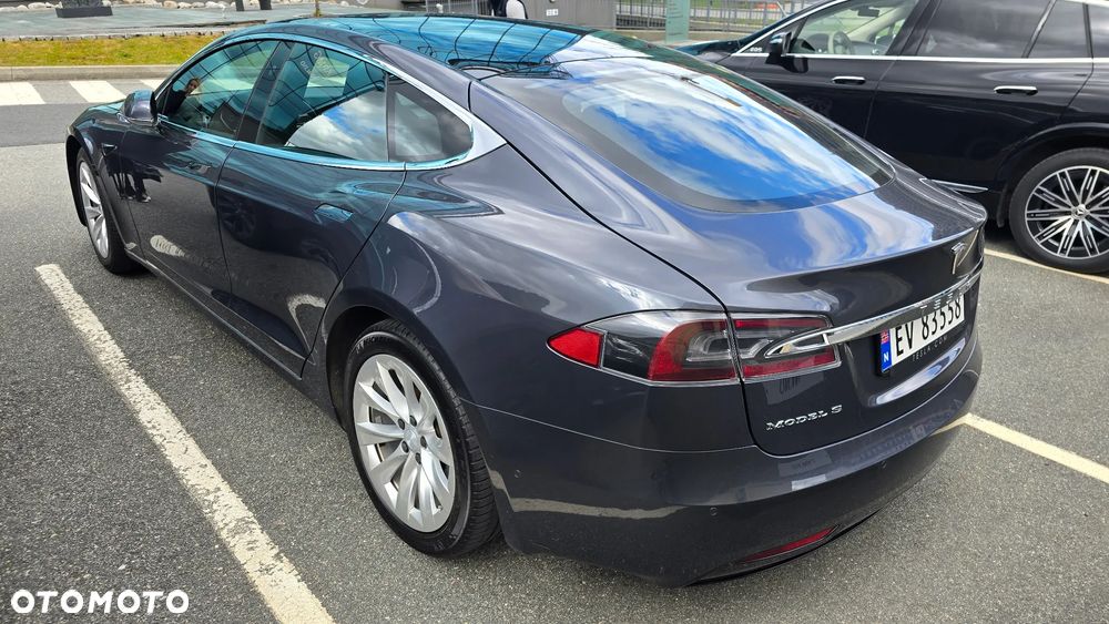 Tesla Model S - 6