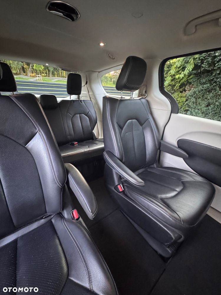 Chrysler Pacifica - 32