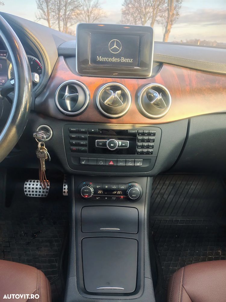 Mercedes-Benz B 220 - 11