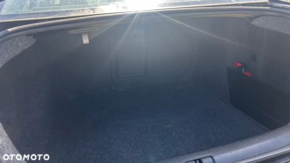 Volkswagen Jetta 1.9 TDI Comfortline - 32