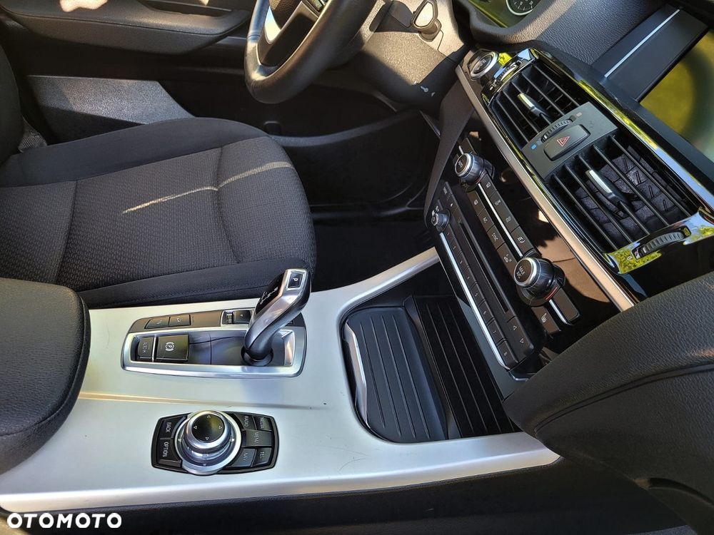 BMW X3 xDrive20d Advantage - 28