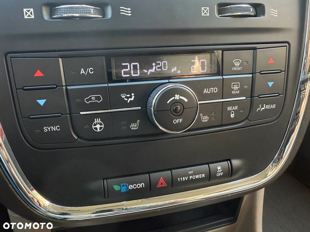 Chrysler Town & Country 3.6 Touring - 26