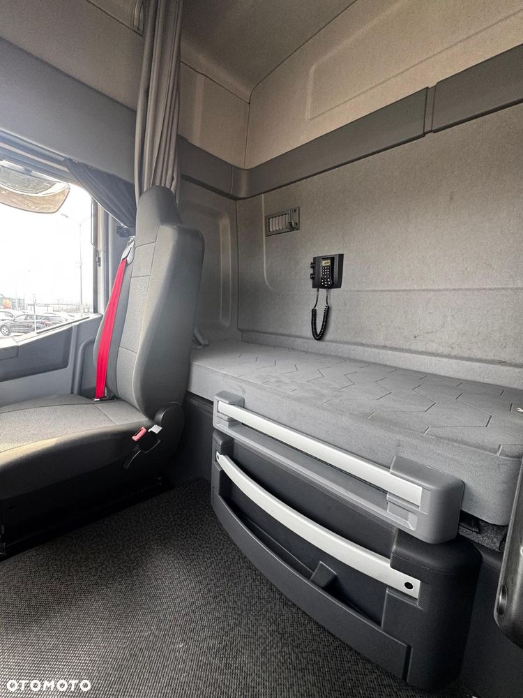 Renault T480 Sleeper Cab - 8